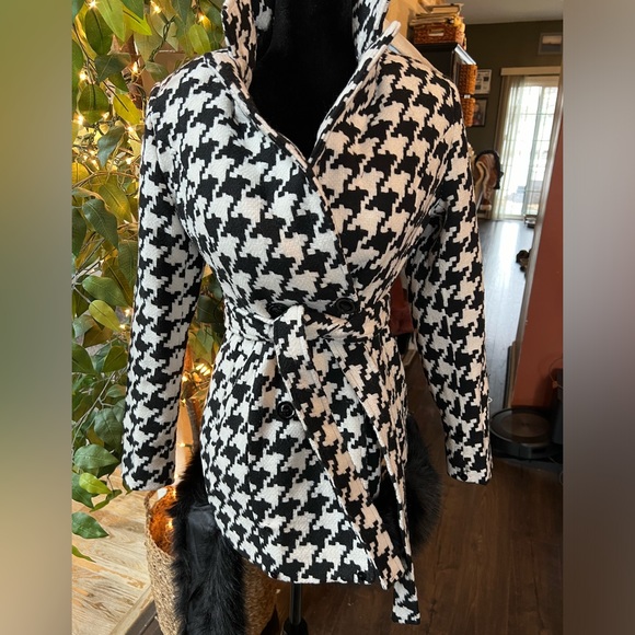 New listing added for this updated coat style!STUNNING Houndstooth Coat - Picture 7 of 8